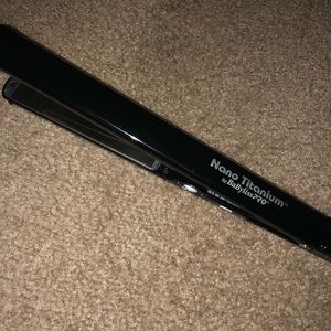 BABYLISS Nano Titanium flat iron